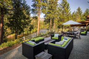 Riffle River Lodge by NW Comfy Cabins